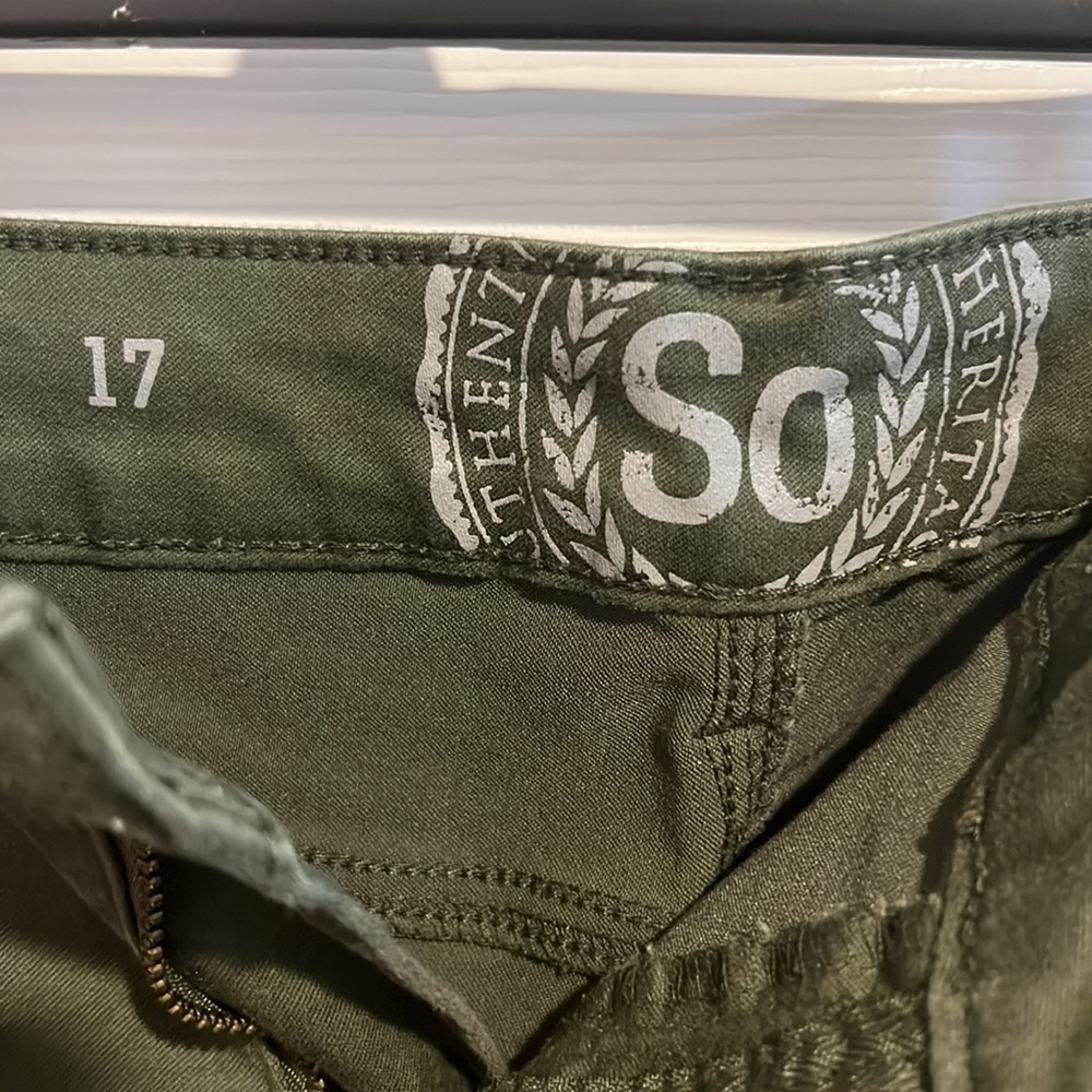 Capris - Picture 2 of 2